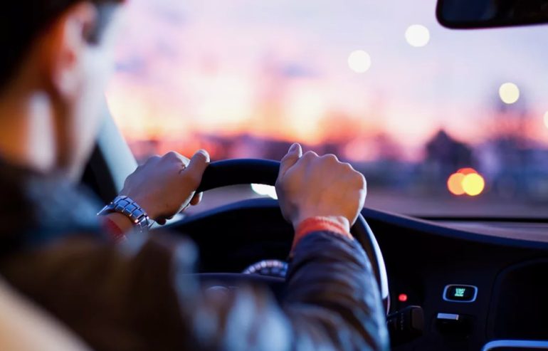 Безопасное возвращение домой: услуга трезвого водителя в Москве